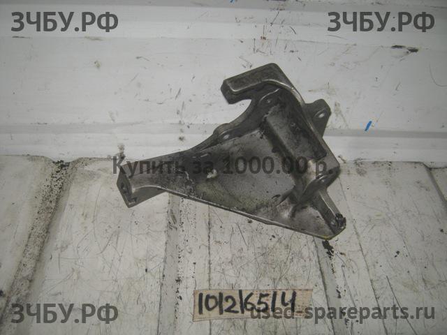 Subaru Impreza 2 (G11) Кронштейн насоса гидроусилителя