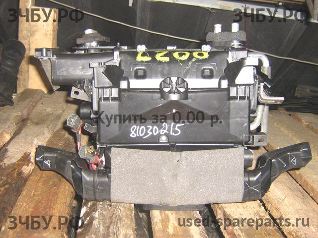 Mitsubishi L200 (4)[KB] Корпус отопителя (корпус печки)