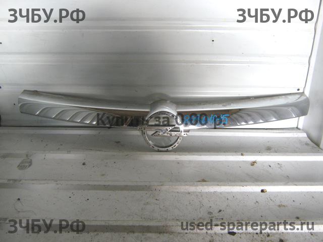 Opel Corsa D Решетка радиатора