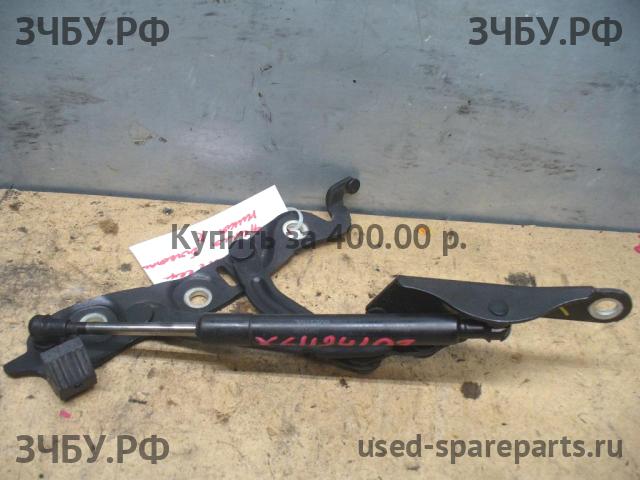 Volvo S60 (1) Петля крышки багажника