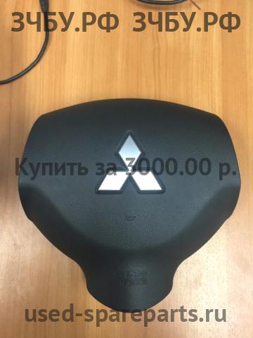 Mitsubishi Pajero/Montero 4 Накладка звукового сигнала (в руле)