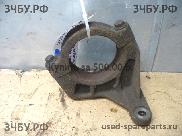 Volvo S60 (1) Кронштейн полуоси (привода)