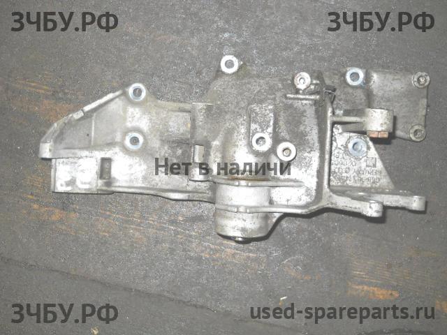 Volkswagen Passat B5 (рестайлинг) Кронштейн генератора
