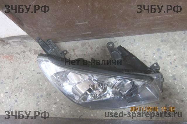 Toyota RAV 4 (3) Фара правая