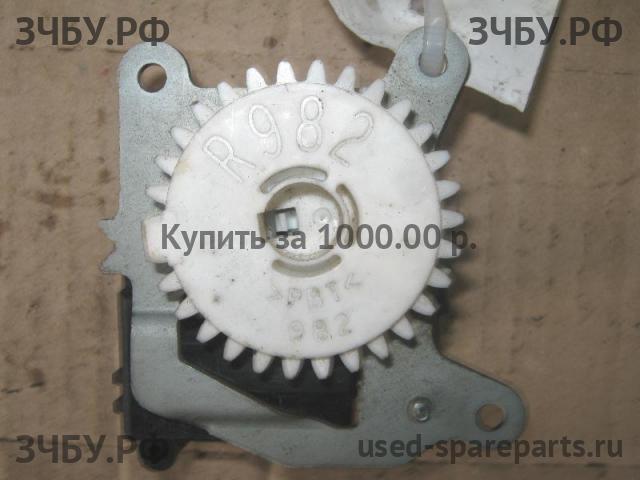 Toyota Corolla (E14 - E15) Моторчик заслонки печки