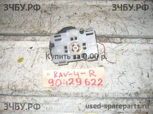 Toyota RAV 4 (2) Моторчик зеркала правый