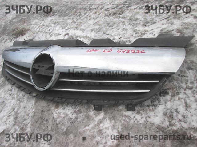 Opel Zafira B Решетка радиатора