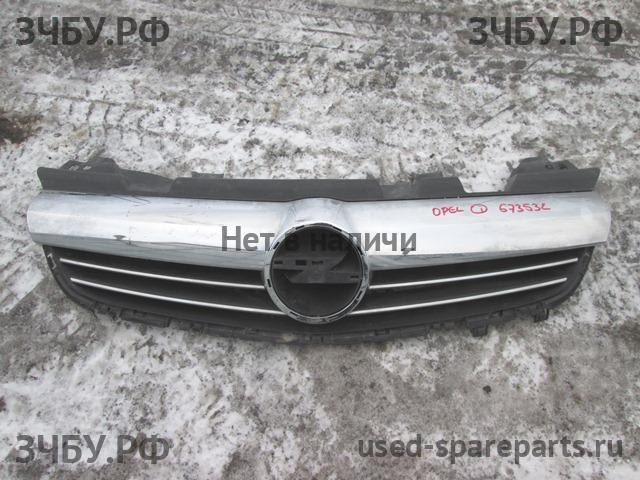 Opel Zafira B Решетка радиатора