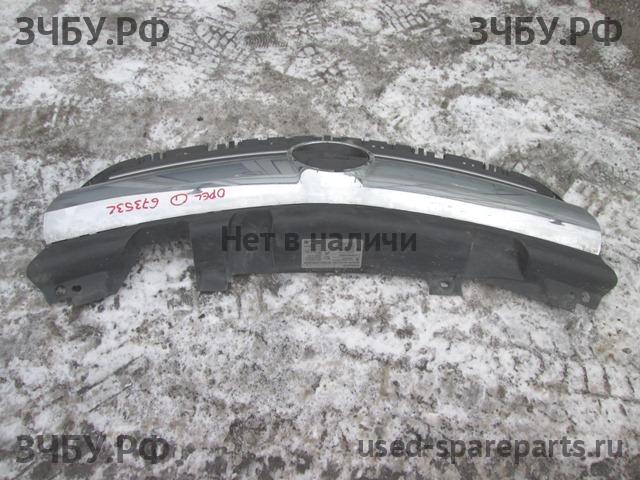 Opel Zafira B Решетка радиатора