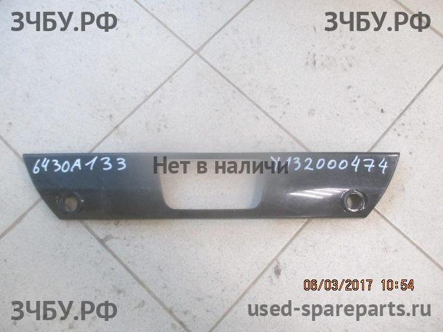 Mitsubishi Pajero/Montero 4 Накладка на дверь багажника