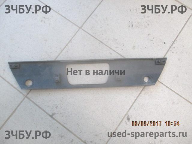 Mitsubishi Pajero/Montero 4 Накладка на дверь багажника