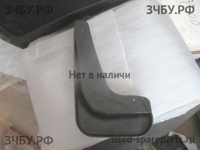 Ford Focus 3 Брызговик передний правый