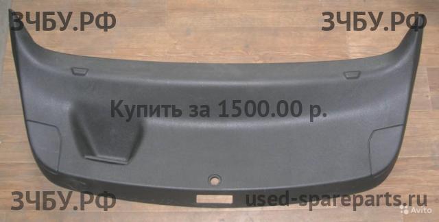 Opel Astra J Обшивка двери багажника