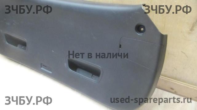 KIA Ceed 2 Обшивка двери багажника