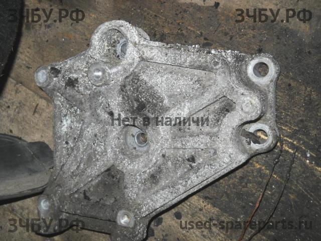 Mitsubishi Carisma (DA) 2000-> Кронштейн компрессора кондиционера