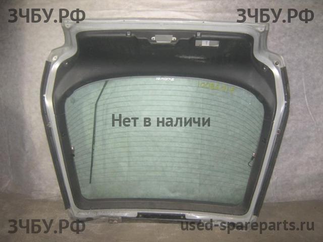 Nissan Primera P10 Дверь багажника со стеклом