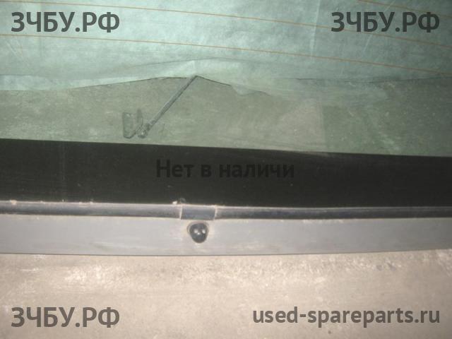 Nissan Primera P10 Дверь багажника со стеклом