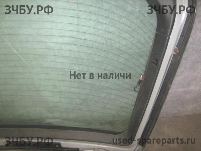 Nissan Primera P10 Дверь багажника со стеклом