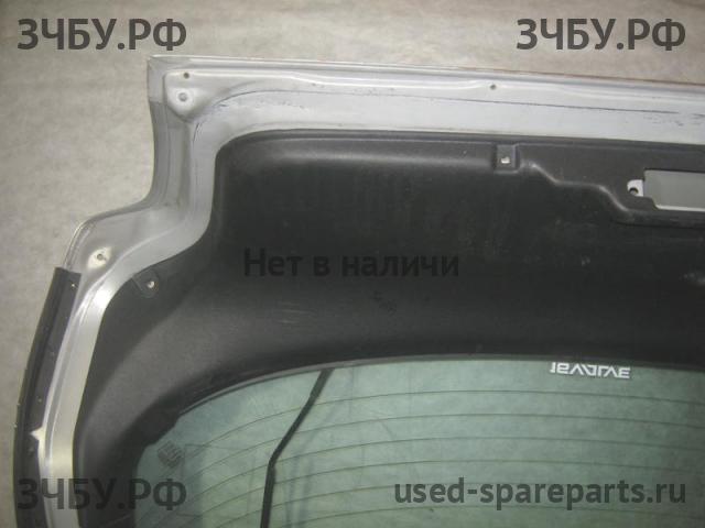 Nissan Primera P10 Дверь багажника со стеклом
