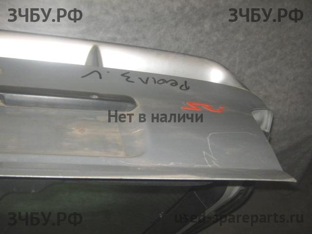 Nissan Primera P10 Дверь багажника со стеклом