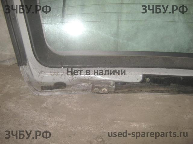 Nissan Primera P10 Дверь багажника со стеклом
