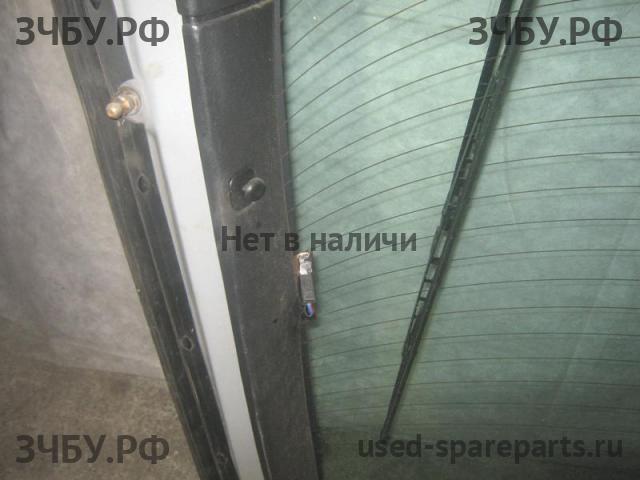 Nissan Primera P10 Дверь багажника со стеклом