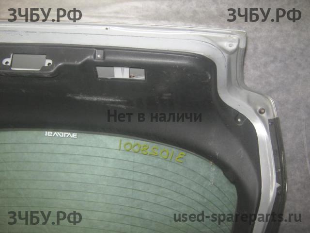 Nissan Primera P10 Дверь багажника со стеклом