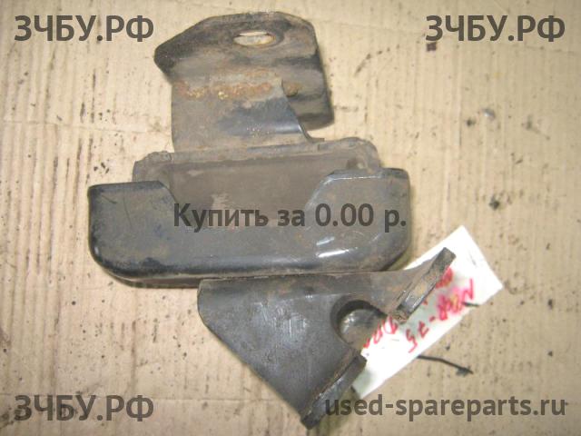 Isuzu NQR 75P Опора двигателя