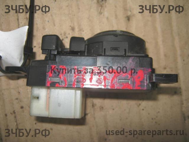 Hyundai i20 (1) Кнопка регулировки зеркала