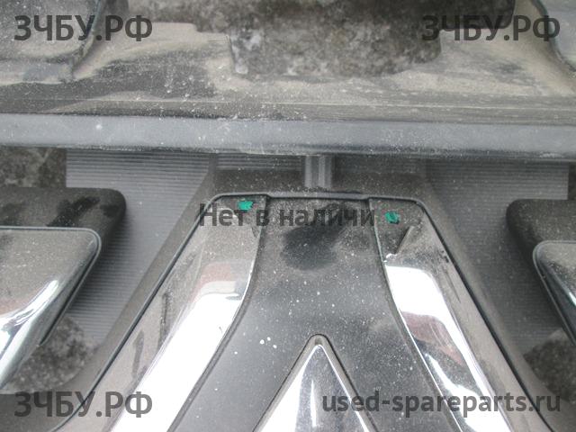 Mitsubishi Pajero/Montero 4 Решетка радиатора