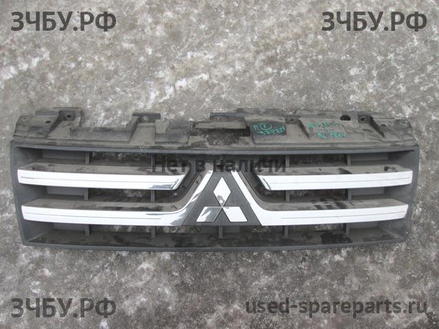 Mitsubishi Pajero/Montero 4 Решетка радиатора