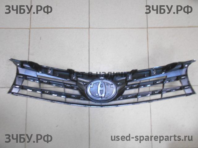 Toyota Corolla (E16 - E17) Решетка радиатора