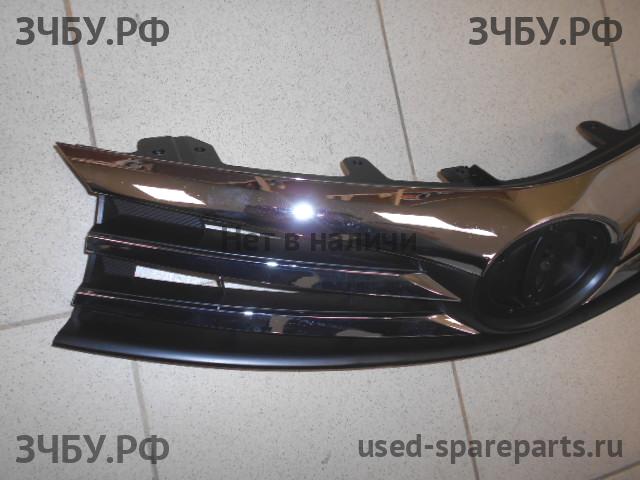 Toyota Corolla (E16 - E17) Решетка радиатора