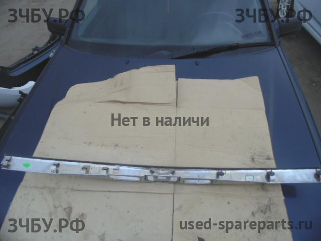 Opel Zafira B Накладка крышки багажника