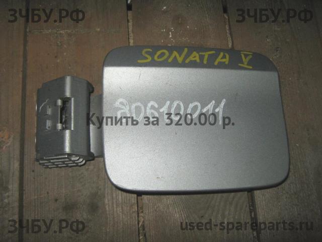 Hyundai Sonata 5 Лючок бензобака