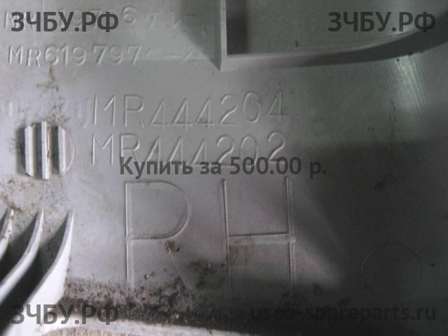 Mitsubishi Lancer 9 [CS/Classic] Накладка стойки средней правой