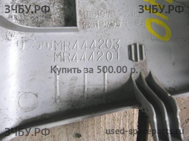 Mitsubishi Lancer 9 [CS/Classic] Накладка стойки средней левой