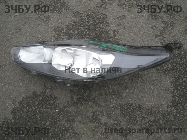 Ford Fiesta 6 Фара левая
