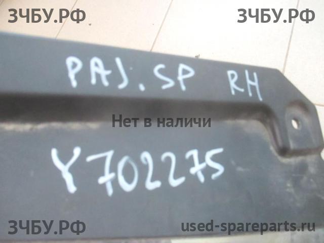 Mitsubishi Pajero/Montero Sport 2 (KH) Решетка радиатора