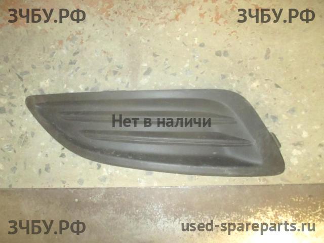 Ford Fiesta 6 Рамка противотуманной фары правой