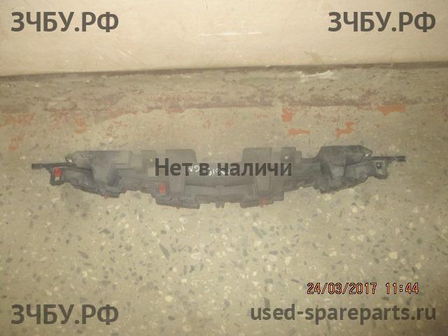 Opel Astra J Направляющая переднего бампера