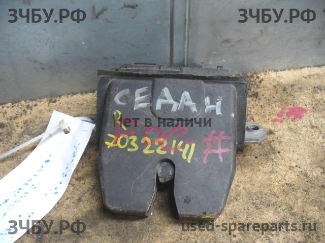 Ford Focus 2 Замок багажника
