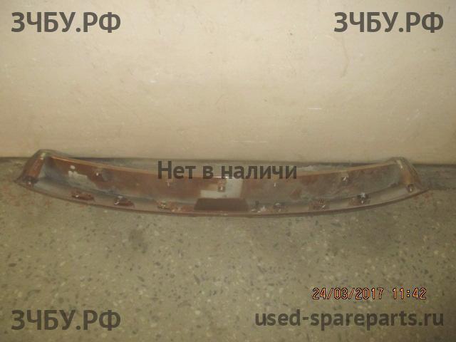 Ford Kuga 2 Накладка на дверь багажника