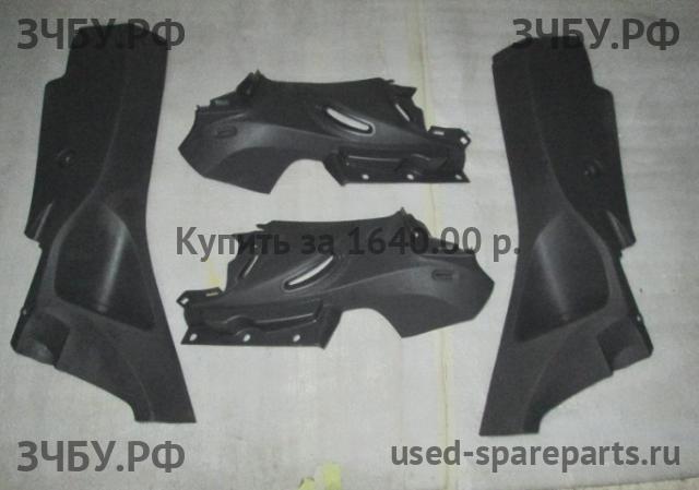 Ford Focus 2 Накладки на стойки кузова задние (комплект)