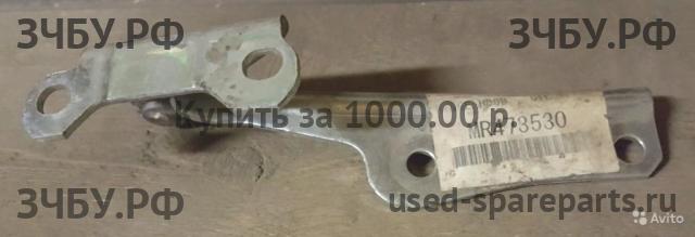 Mitsubishi L200 (4)[KB] Петля капота