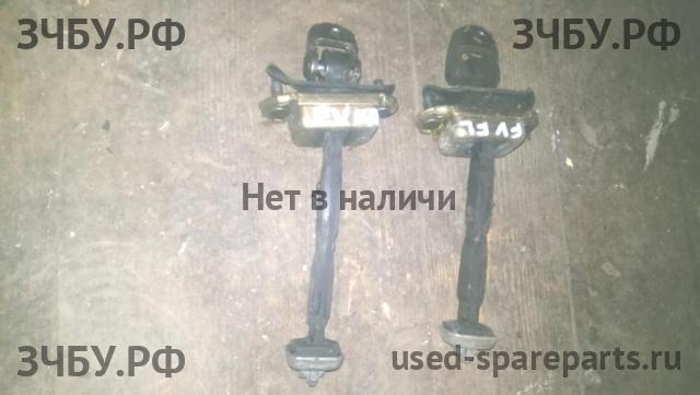 Ford Focus 1 Ограничитель двери