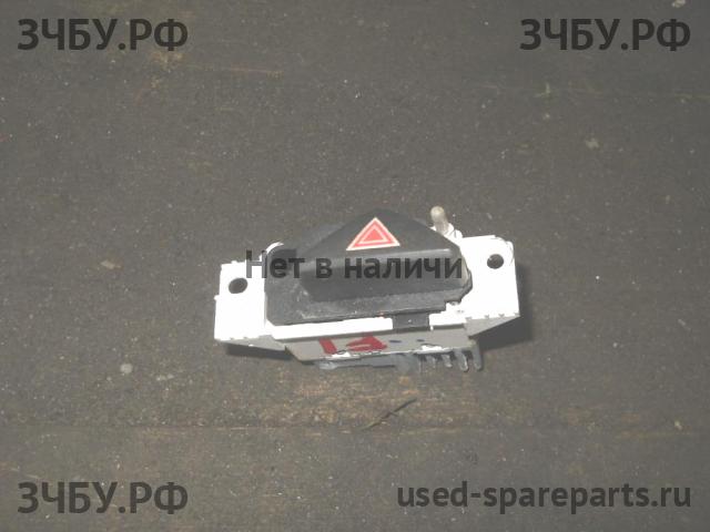 Ford Focus 1 Кнопка аварийной сигнализации