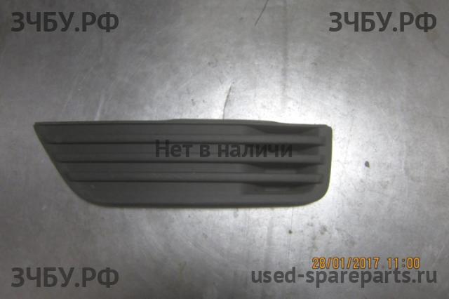 Ford Focus 2 Рамка противотуманной фары левой