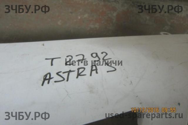 Opel Astra J Бампер передний