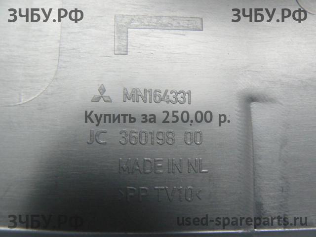 Mitsubishi Colt 6 (Z30) Накладка декоративная на торпедо